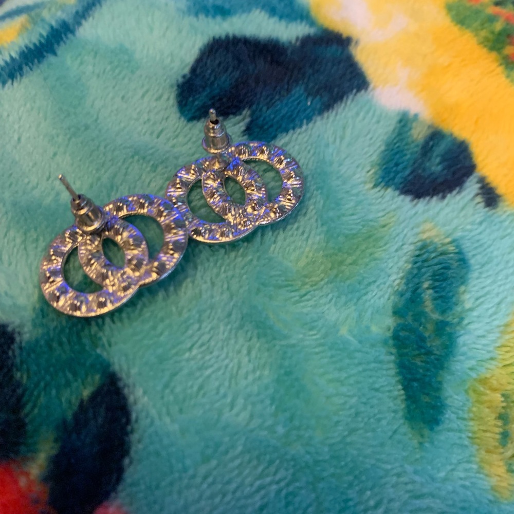 Beautiful earrings - Picture 3 of 4